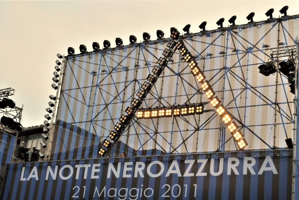 illuminazione su palco per evento a tema Inter