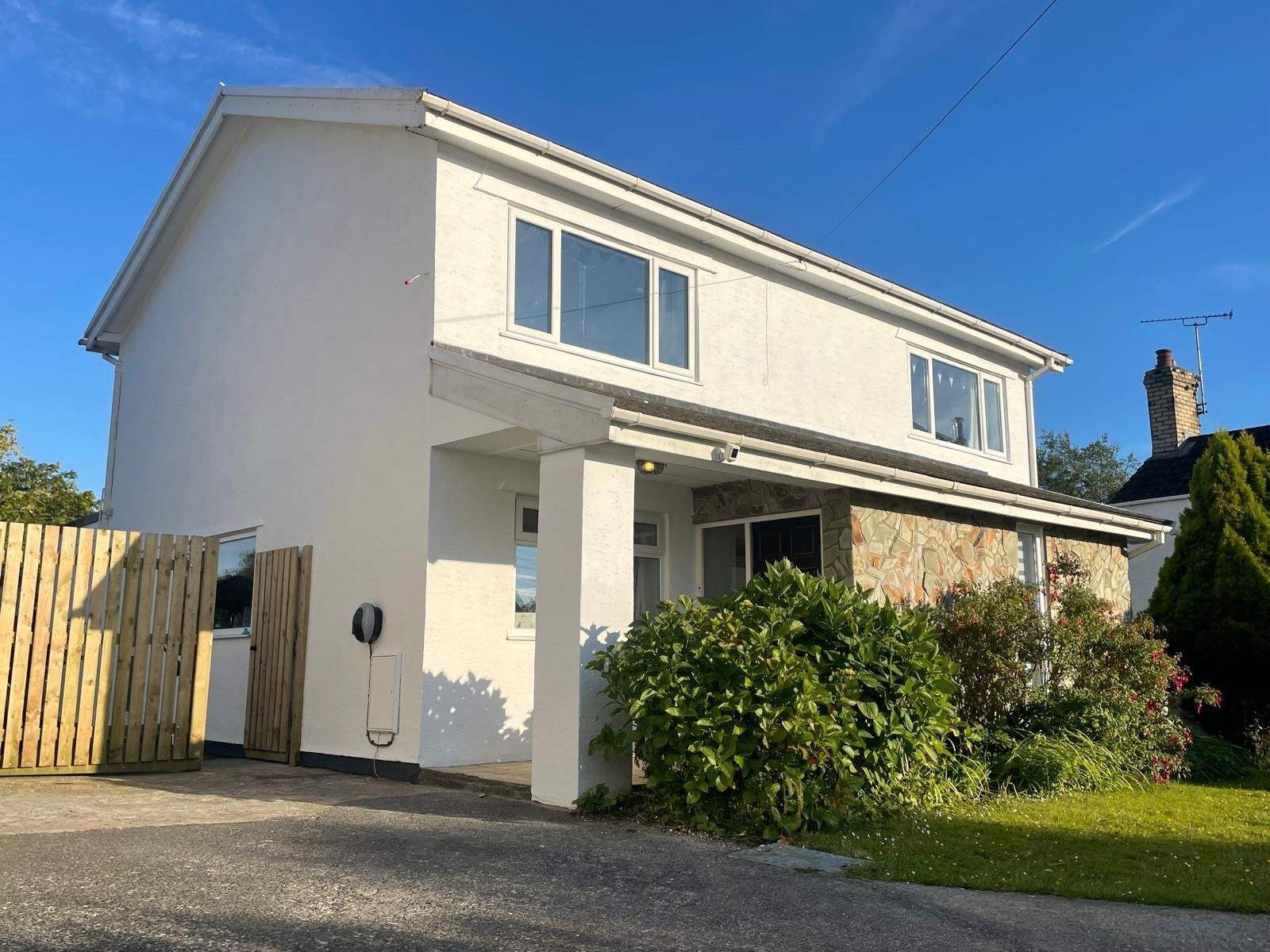 Swansea Detached House - exterior expertly painted by Daffodil Decor.