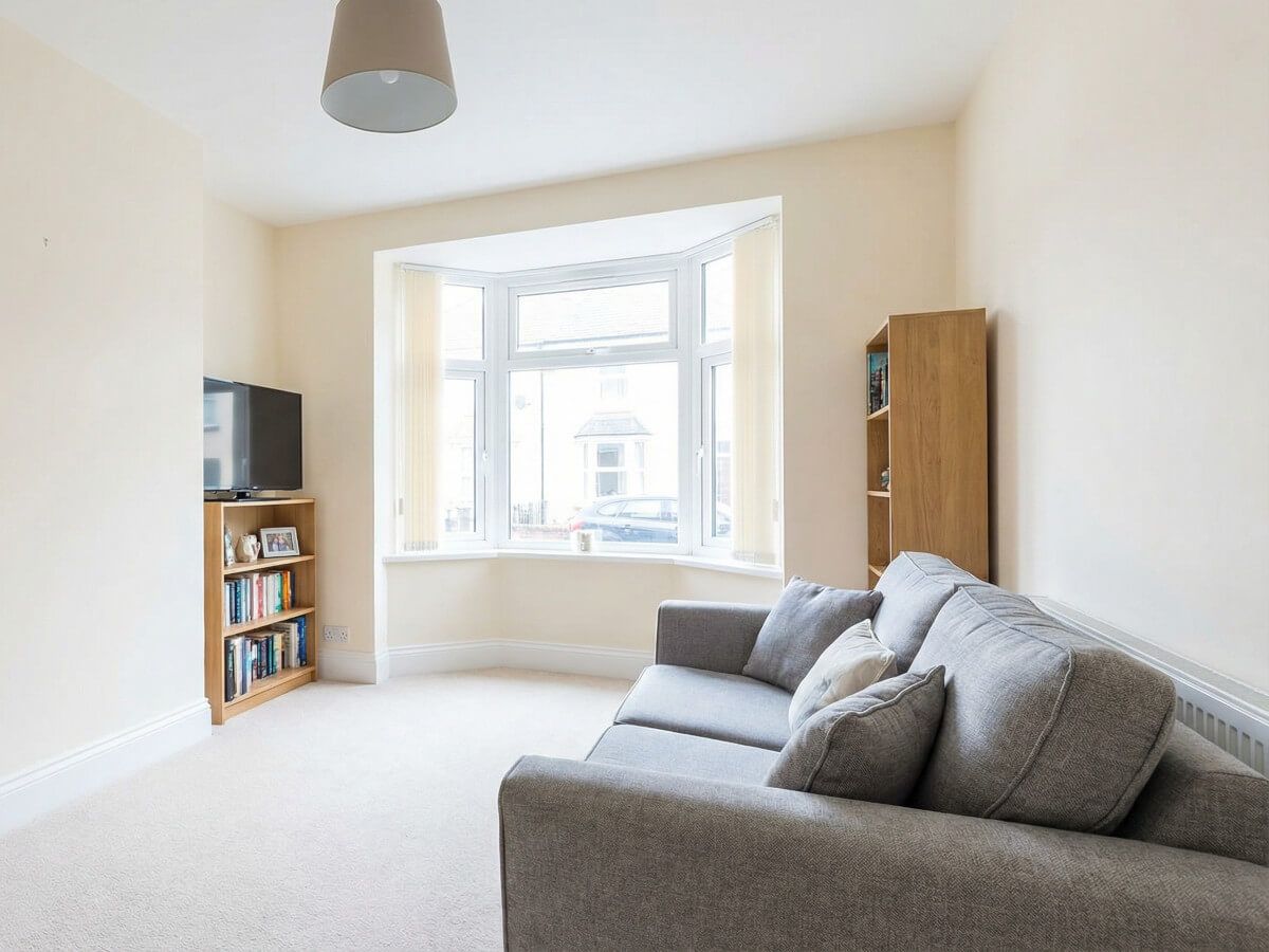 Living room with cream walls recently decorated by Daffodil Decor.