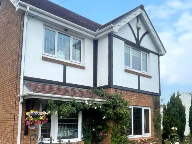 Detached period property in Swansea (Mumbles) with Edwardian features - Exterior walls and woodwork expertly painted by Daffodil Decor.
