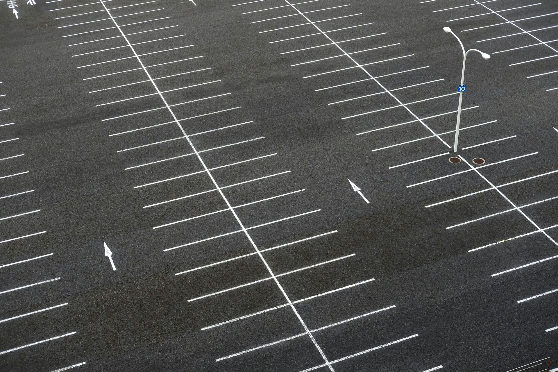 Parking lot commercial cleaning services for business properties