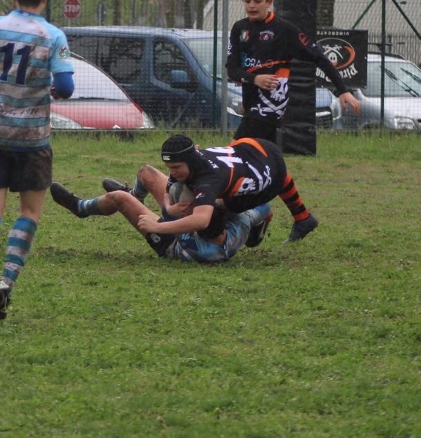 Un giocatore di rugby con il numero 17 sulla maglia