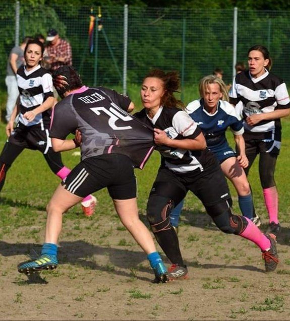 Un giocatore con il numero 20 sul retro della maglia