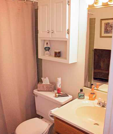 Maple Knoll bathroom