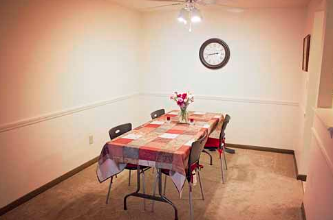 Mount Vernon kitchen table