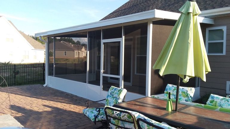 White screen enclosure with aluminum framing and knee wall