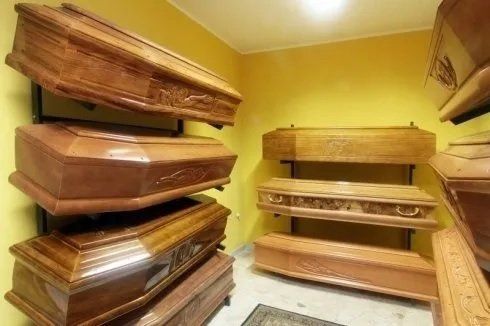 cofani funebri in legno della ditta