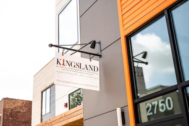 Kingsland Properties exterior sign – 2750 building entrance