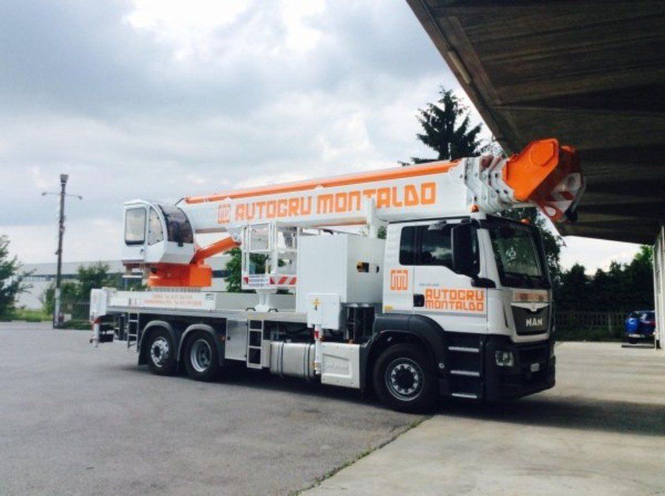 vista autogru dell'azienda