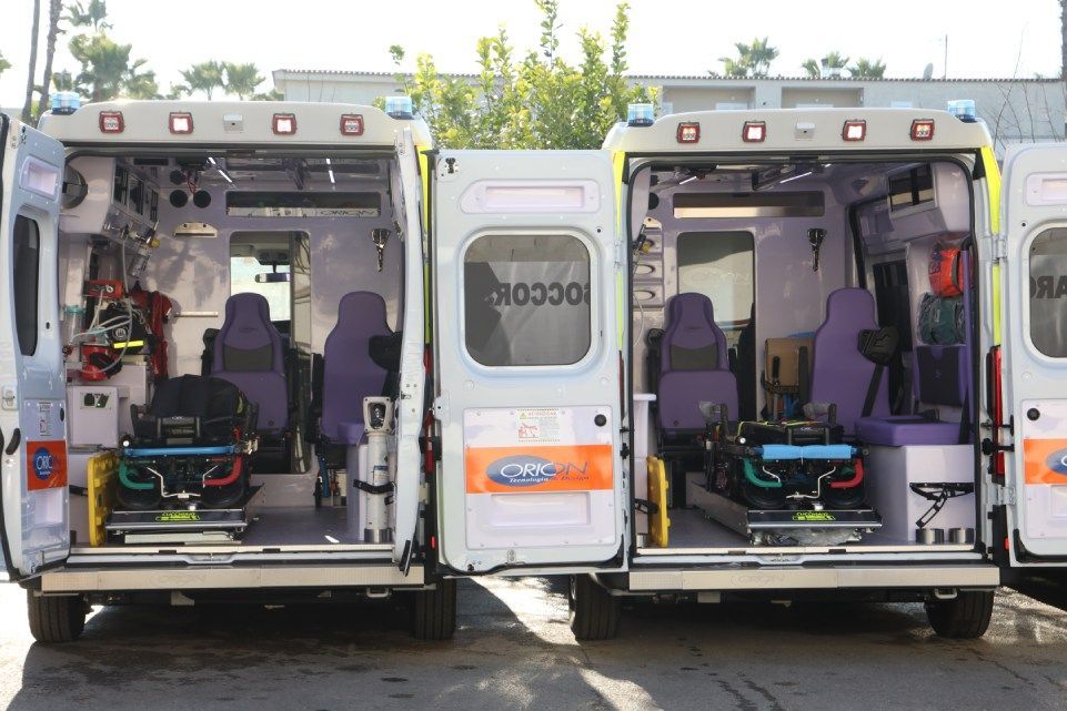 Ambulanza con apertura posteriore