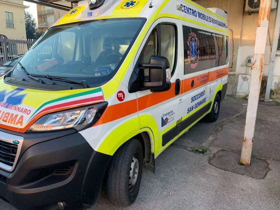 ambulanza a tre quarti