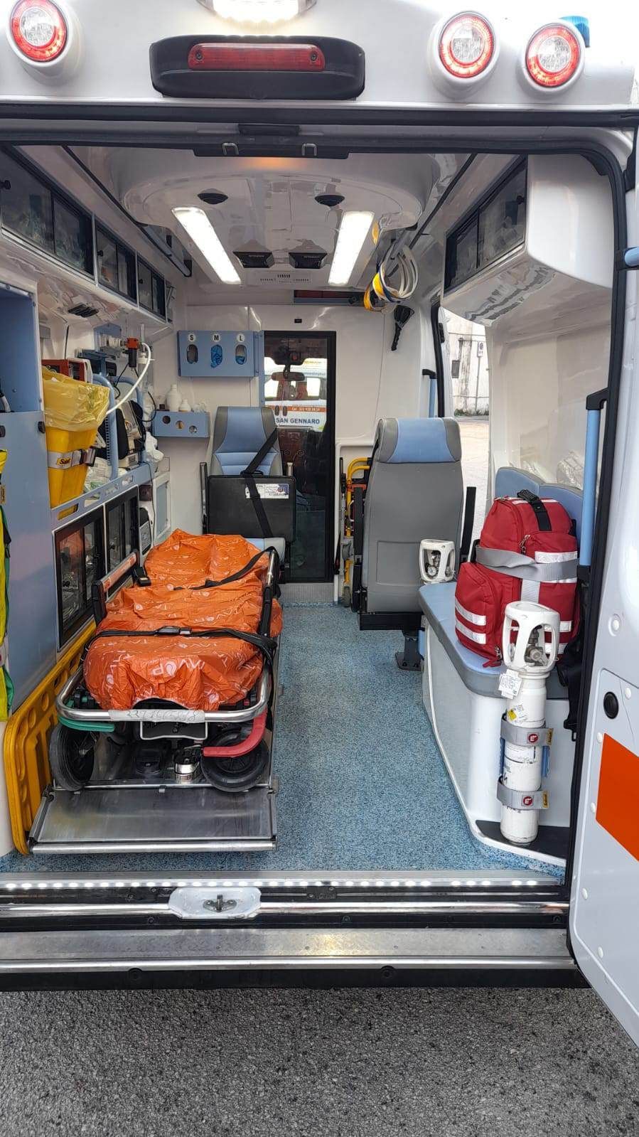 Apertura posteriore ambulanza