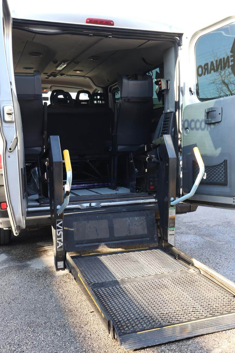 Automedica aperta dietro