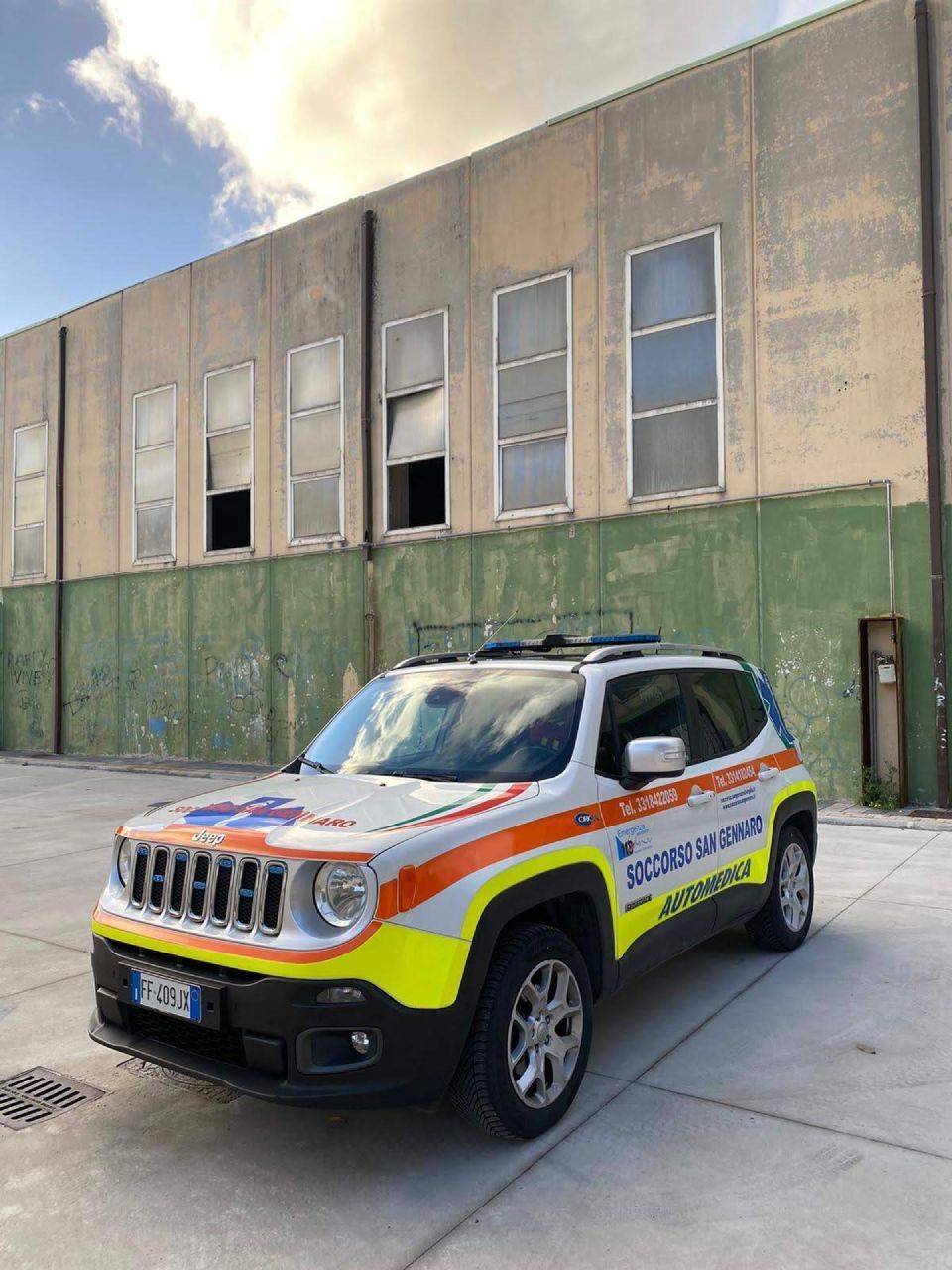 ambulanza parcheggiata