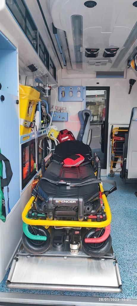 Barella dentro ambulanza