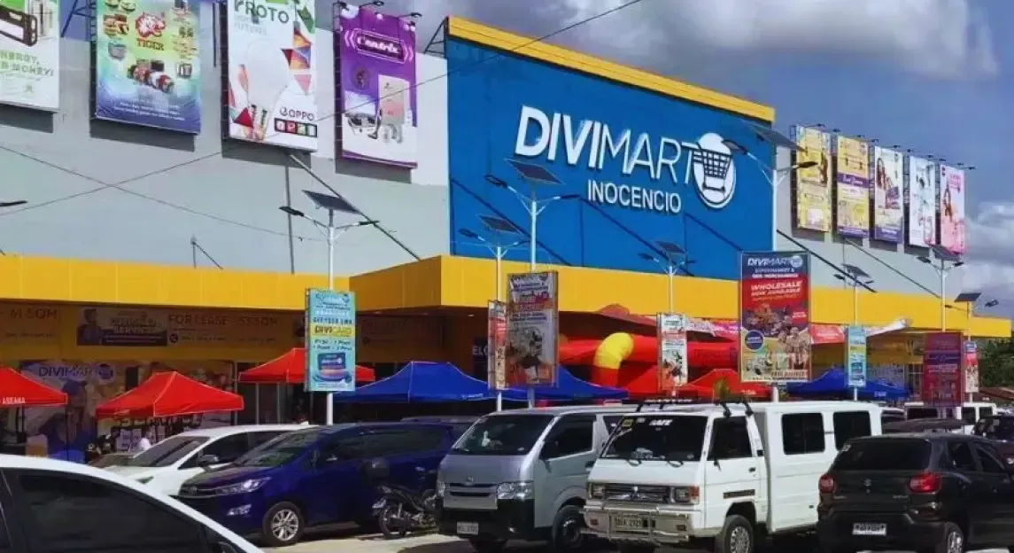 Divimart Inocencio Building in Trece Martires, Cavite, Philippines