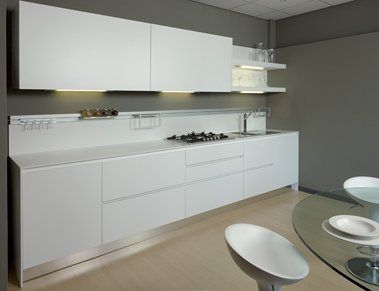 cucina bianca in stile moderno