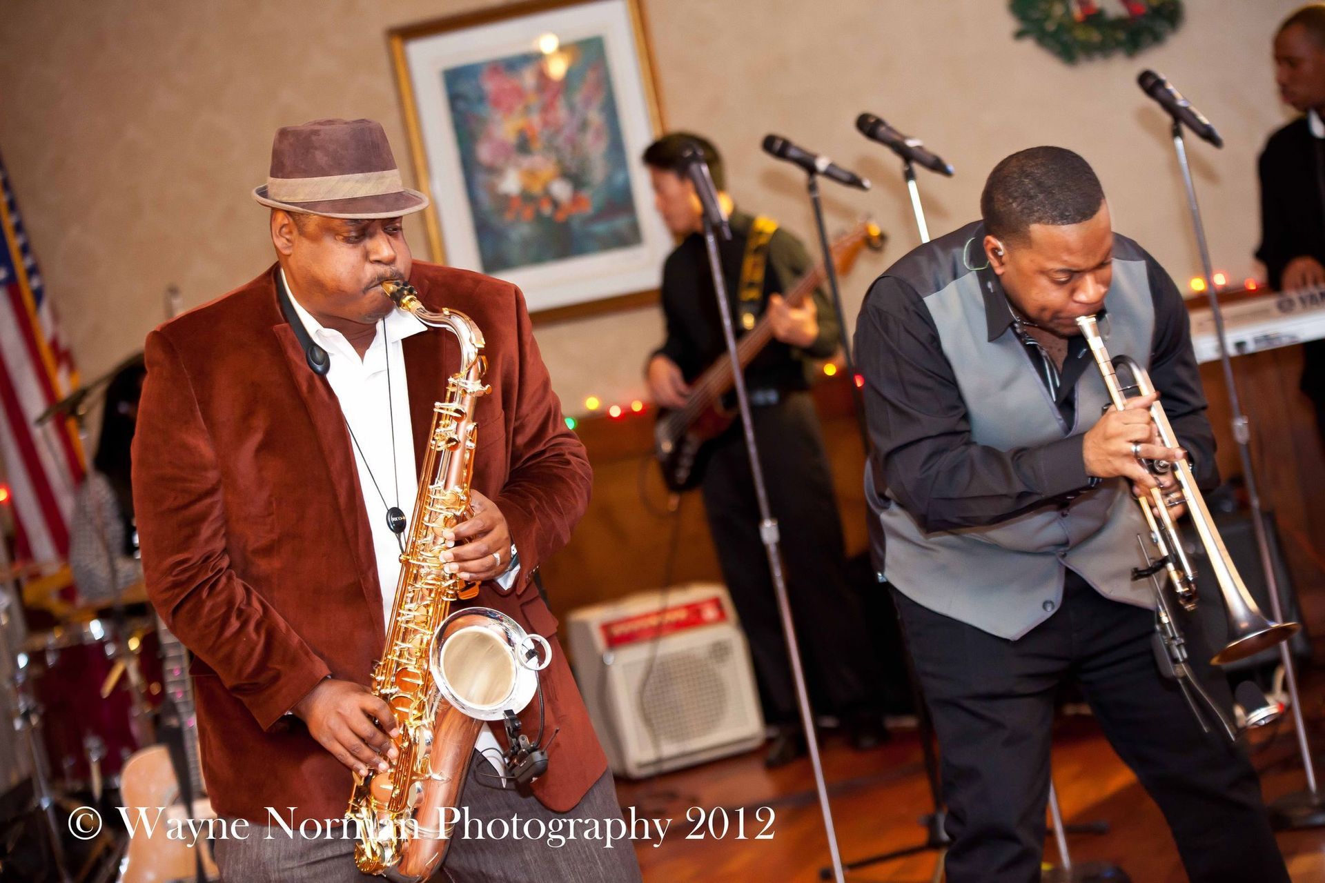 Deon Yates playing a saxophone and Lin Rountree playing a trumpet.