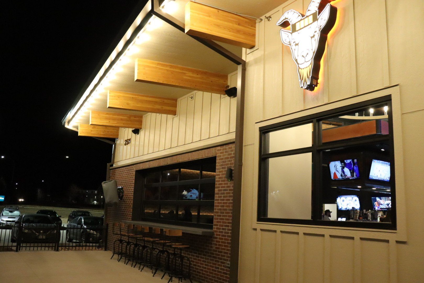 A building with a skull on the side of it at night