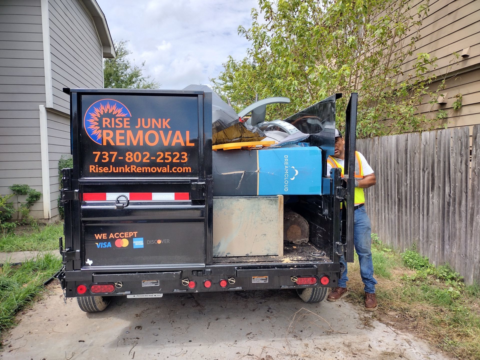 Old furniture pick up, Austin, Tx., Rise Junk Removal