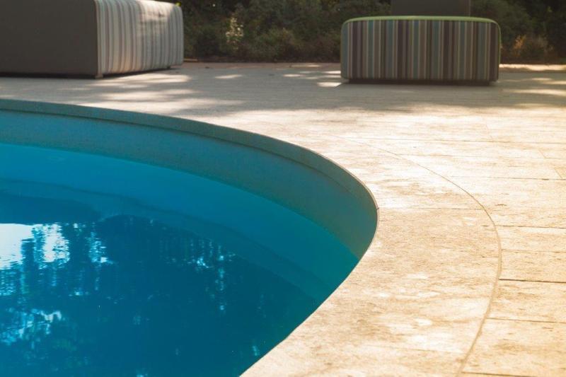 Bordo piscina in pietra