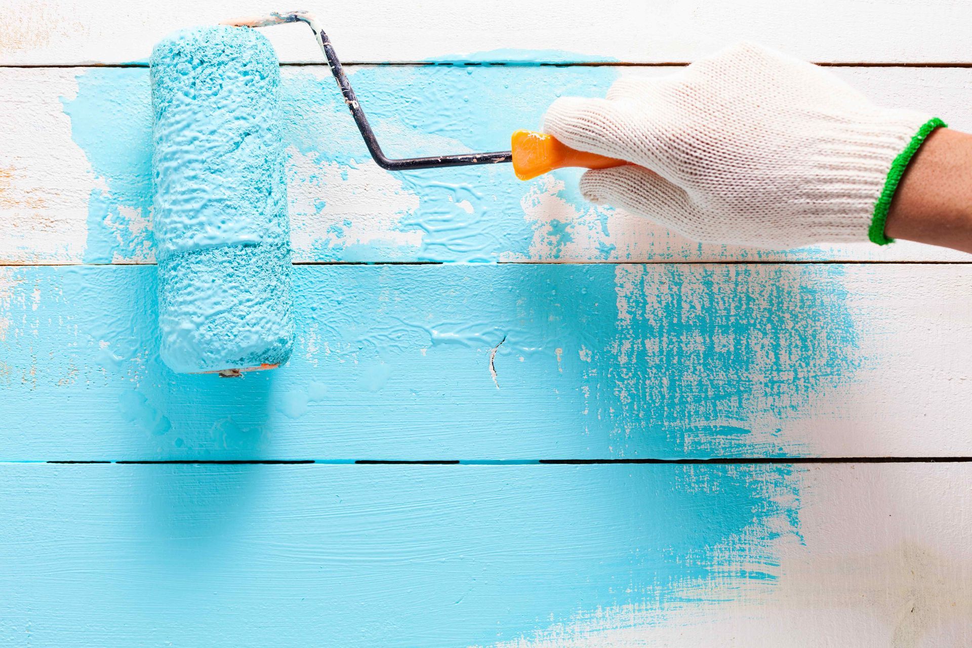 painting the exterior of a house light blue