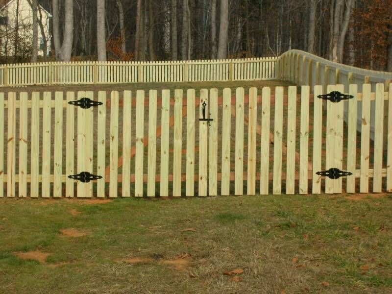 Picket Dig Yard Fence — Mobile, AL — Turner Wilson Fence Company