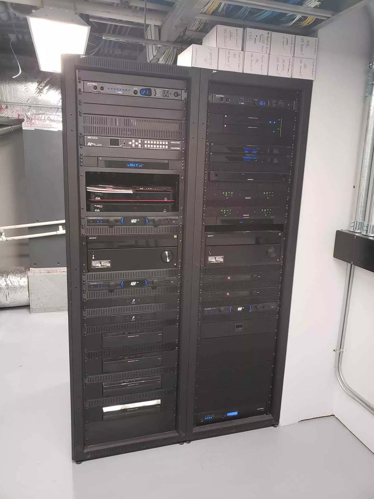 A server rack filled with lots of servers in a room.