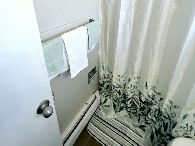 Bathroom | 1x1 Interior | Powderhorn Apartments