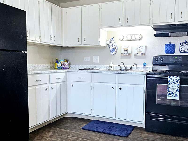 Kitchen with Black Appliances | Powderhorn Apartments