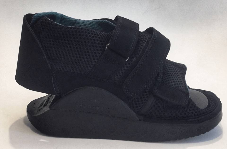 Calzatura ortopedica per diabetici con strappo