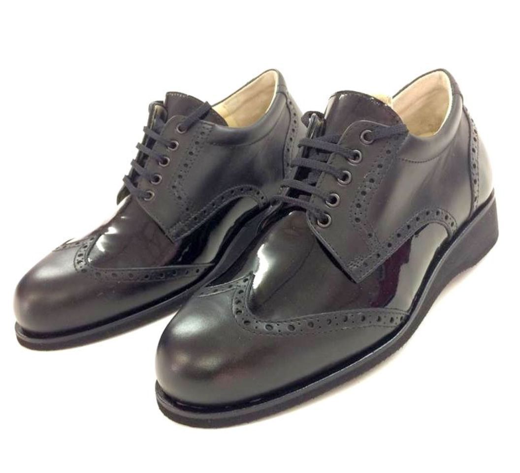 Scarpe con lacci e in cuoio su misura