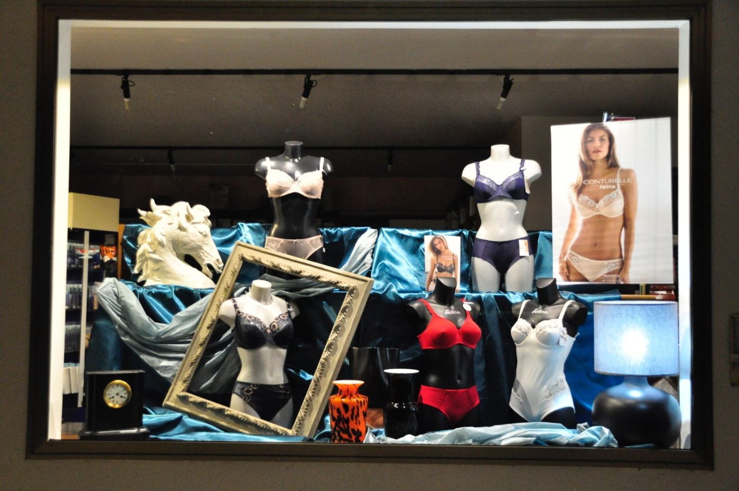 Angolo corsetteria e intimo