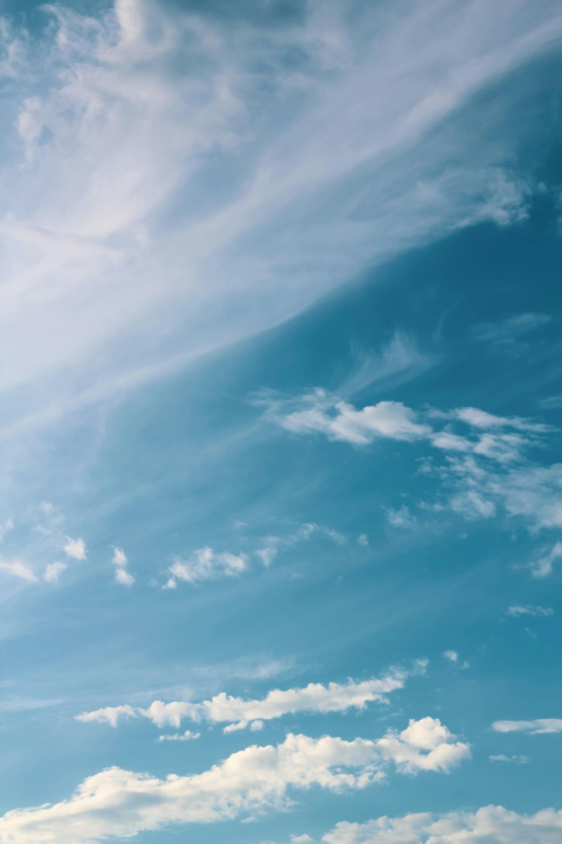 A blue sky with white clouds in it
