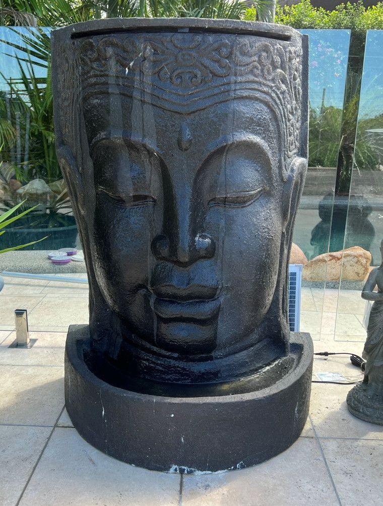 A Statue of a Woman is Sitting in Front of a Bamboo Fence — Sun City Pools In Hyde Park, QLD