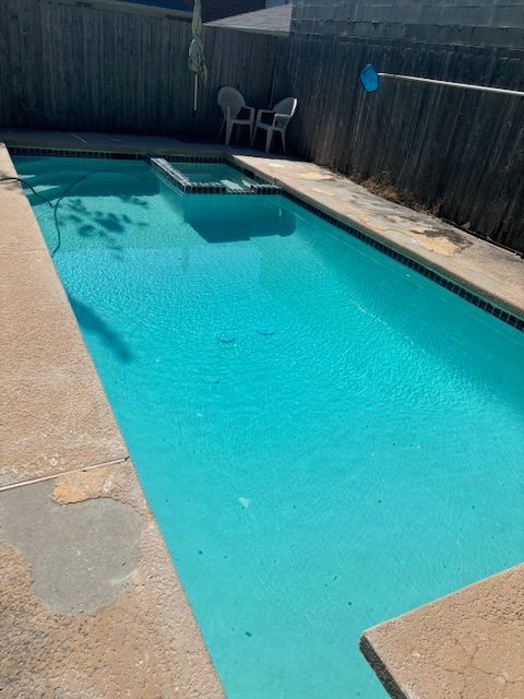 A picture of a clean pool  in New Orleans, LA.