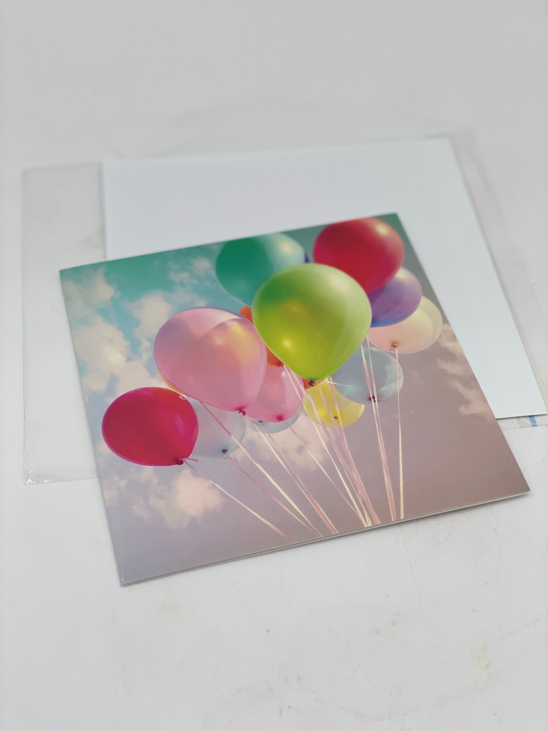 Eine Grußkarte mit Herzen als Motiv.