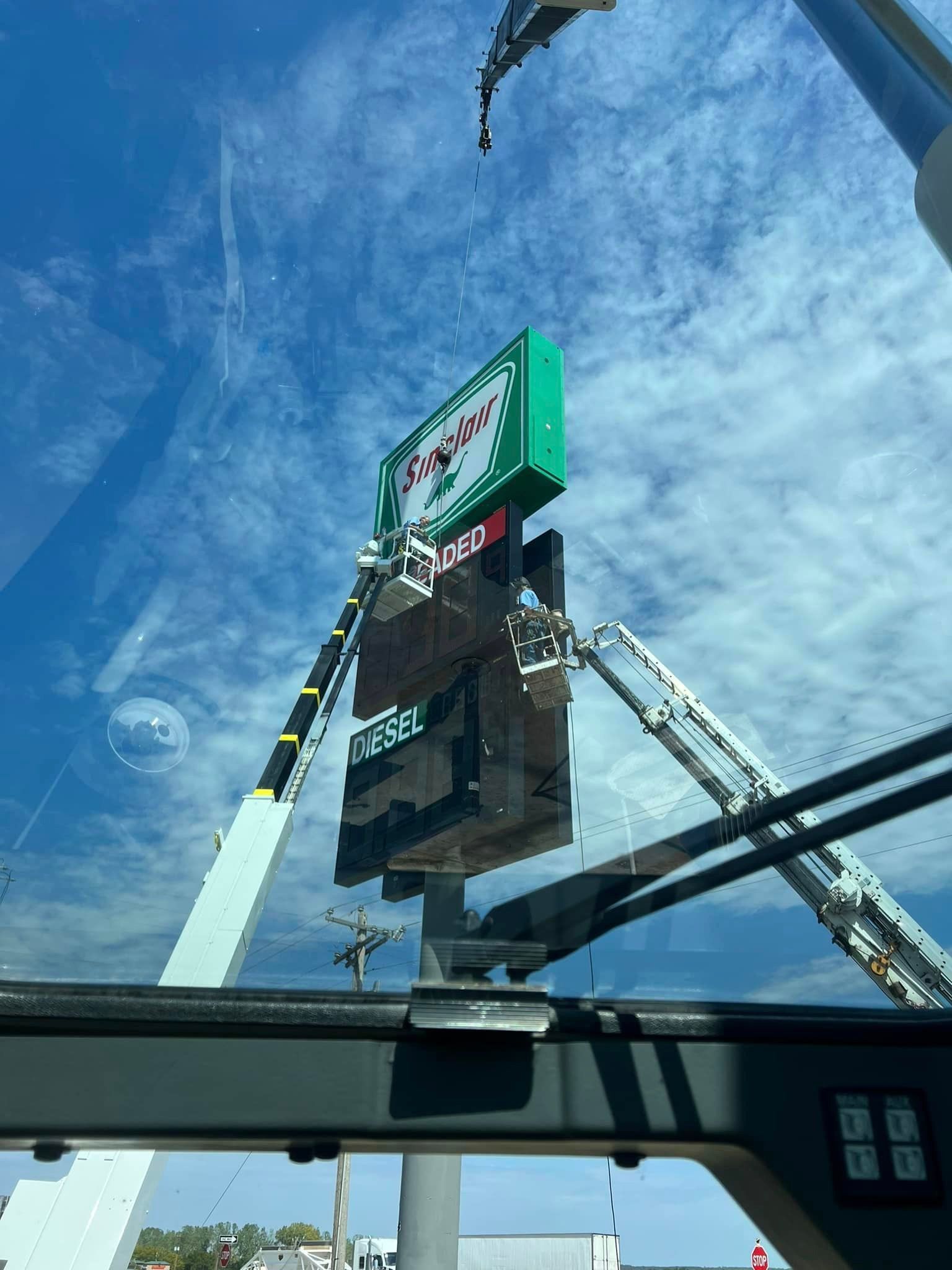 Sign Lifting Services | Oklahoma | MRC LIFTING SERVICES