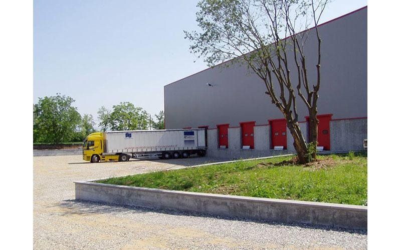 stabile con facciata continua