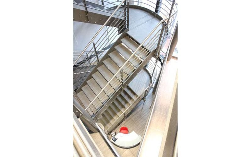 rampa di scale in acciaio