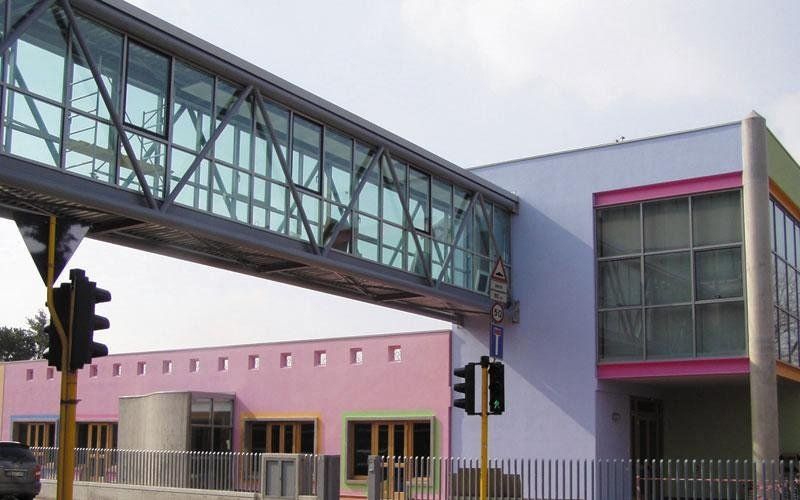 ponte di connessione tra due edifici