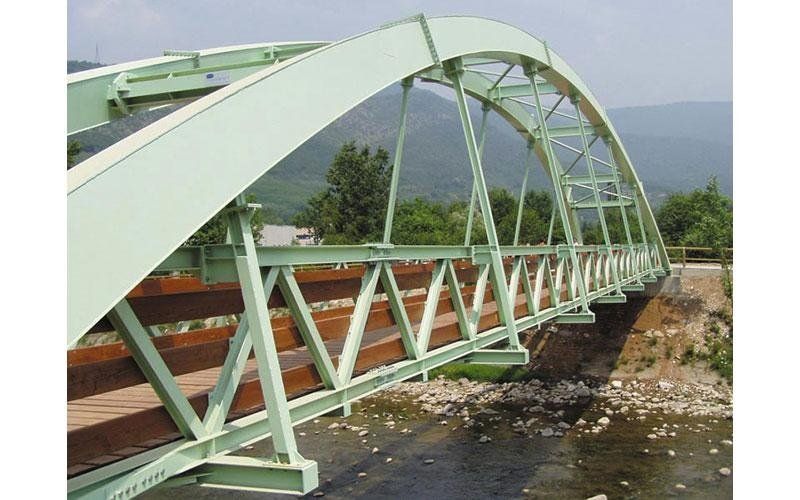 ponte con rivestimento in acciaio