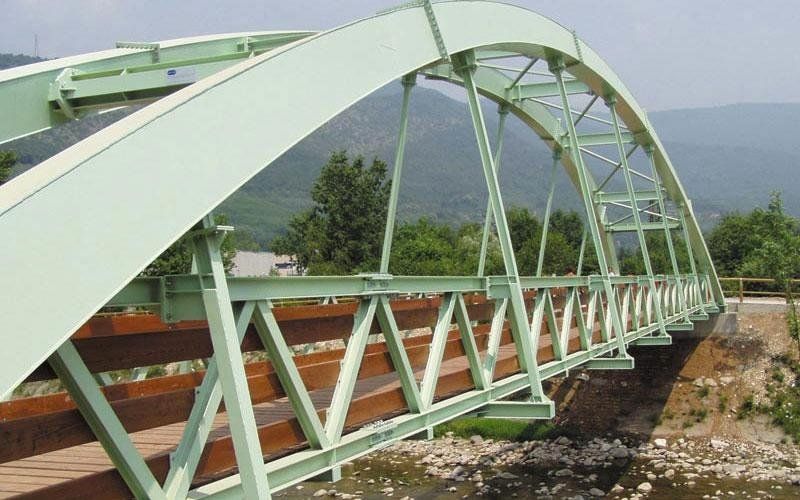 ponte in acciaio rinforzato