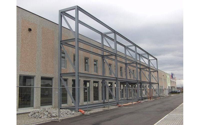 costruzione di un vetrata espositiva