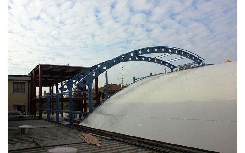 capannone industriale con struttura in ferro