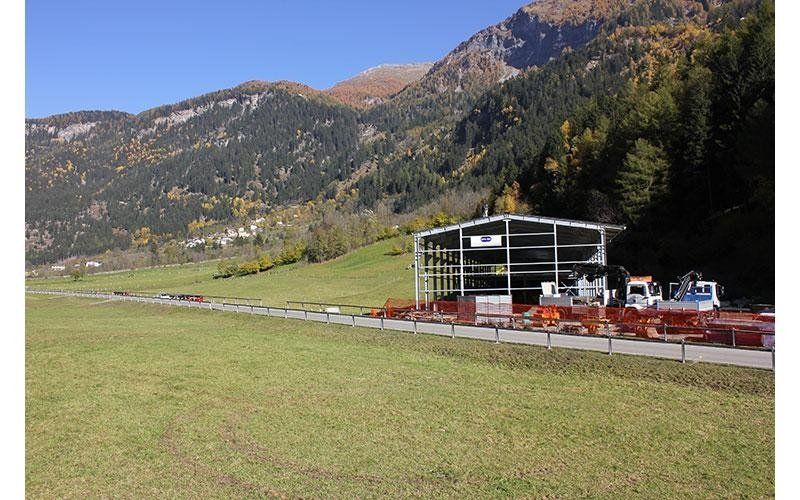 vista esterna di un capannone industriale