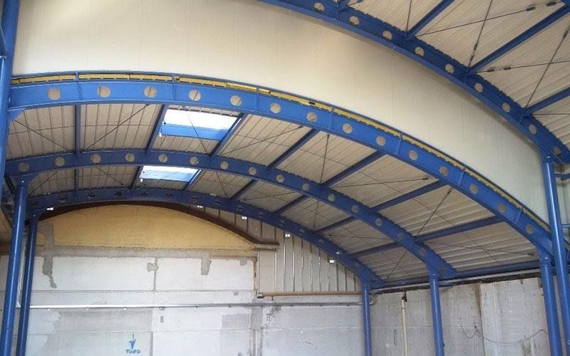 capannone con struttura in ferro
