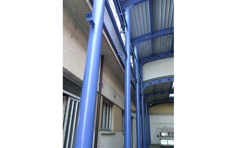 particolare di una struttura in acciaio