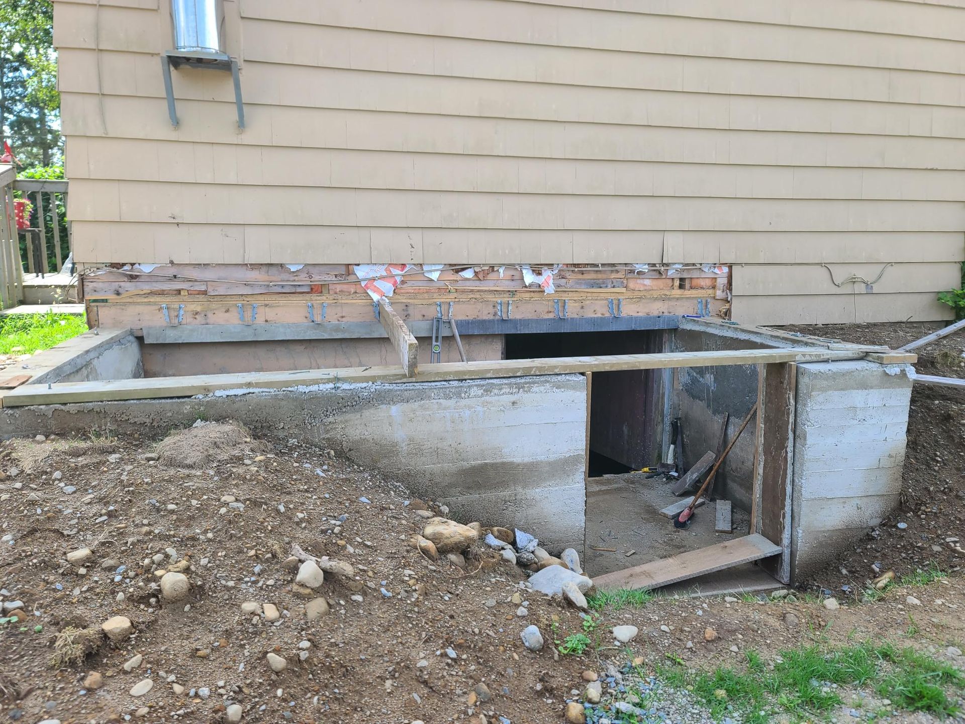 A house is being remodeled with a basement underneath it