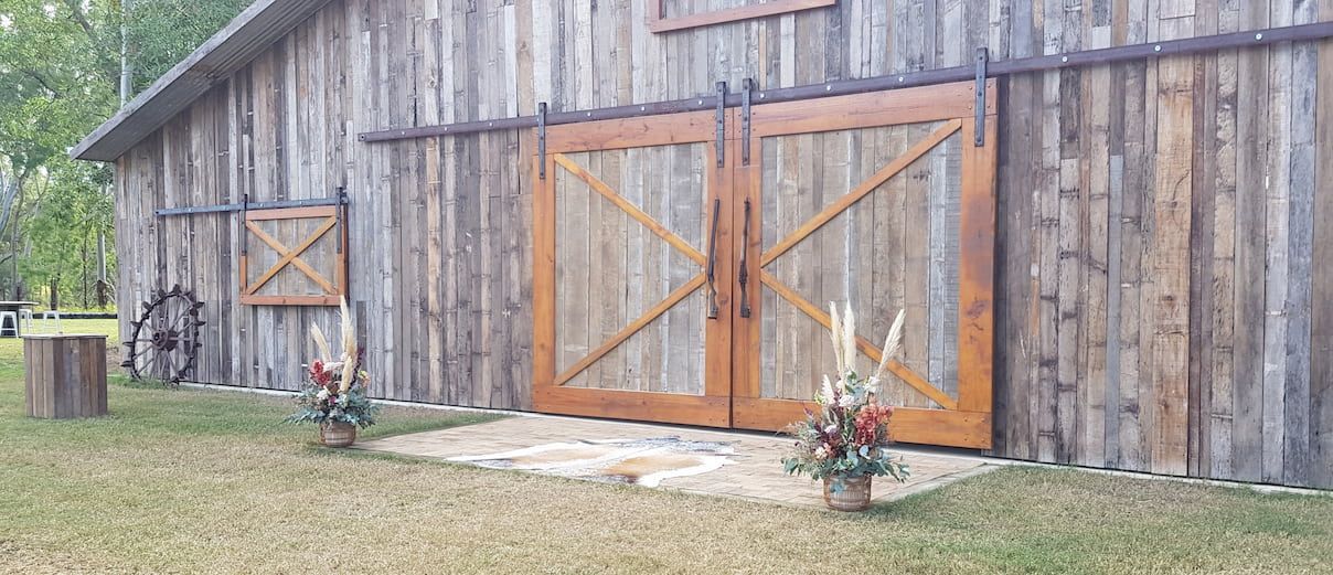 A Wooden Wedding Barn — Lynda Ross Marriage Celebrant In North Ward, QLD